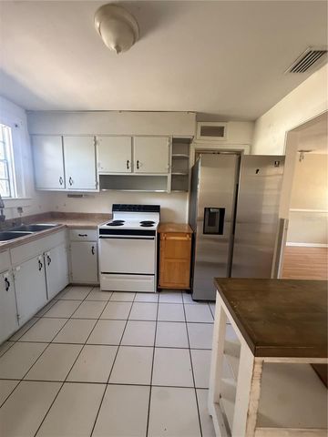 3213 W HARTNETT AVENUE, Tampa, FL 33611