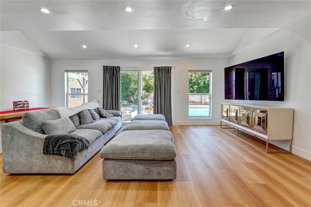 20355 Mobile, Winnetka, CA 91306