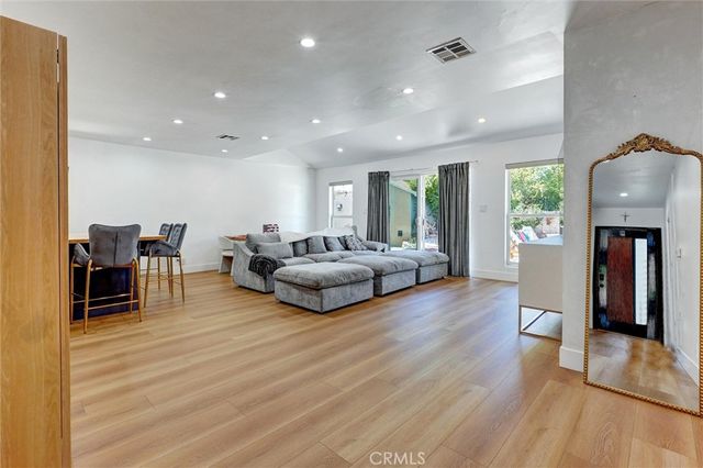 20355 Mobile, Winnetka, CA 91306