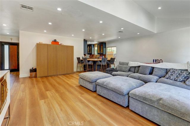 20355 Mobile, Winnetka, CA 91306
