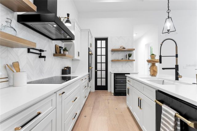 201 S SHADE AVENUE, Sarasota, FL 34237