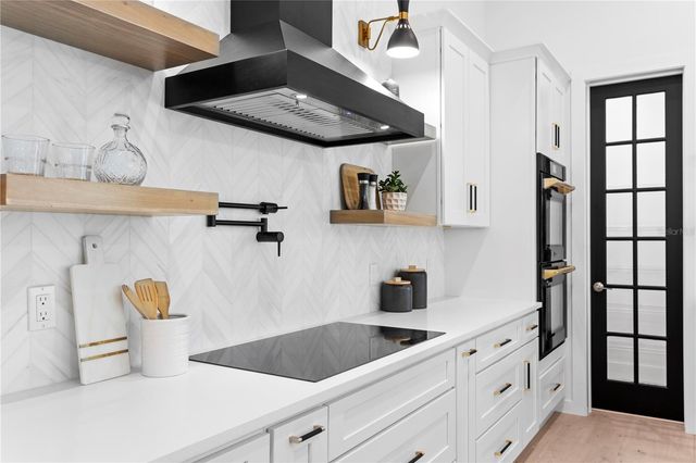 201 S SHADE AVENUE, Sarasota, FL 34237