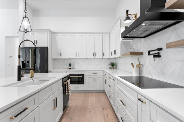 201 S SHADE AVENUE, Sarasota, FL 34237