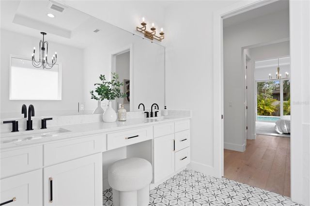 201 S SHADE AVENUE, Sarasota, FL 34237