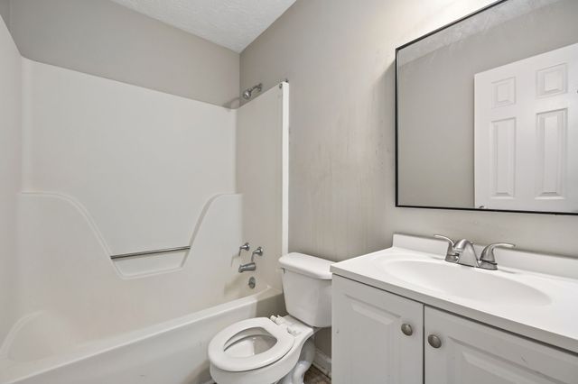 1814 Old County House Rd, White Bluff, TN 37187