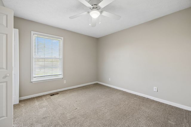 1814 Old County House Rd, White Bluff, TN 37187