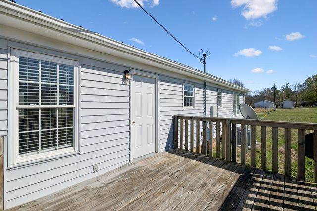 1814 Old County House Rd, White Bluff, TN 37187