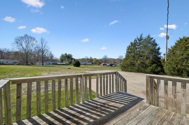 1814 Old County House Rd, White Bluff, TN 37187