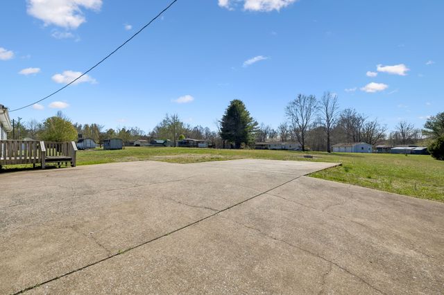 1814 Old County House Rd, White Bluff, TN 37187