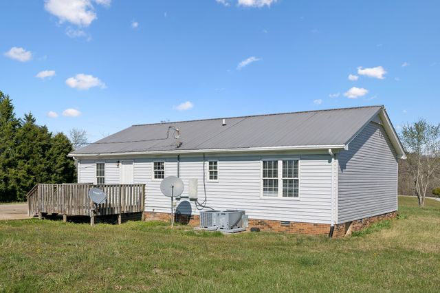 1814 Old County House Rd, White Bluff, TN 37187