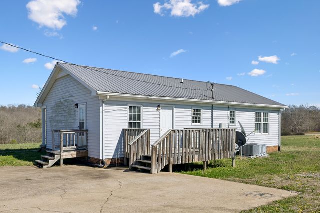 1814 Old County House Rd, White Bluff, TN 37187