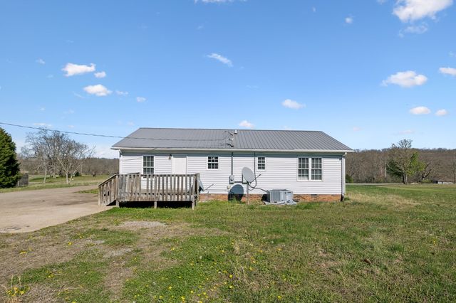 1814 Old County House Rd, White Bluff, TN 37187