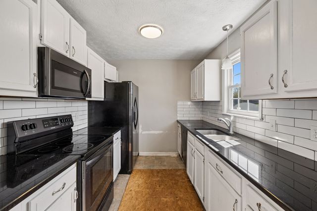 1814 Old County House Rd, White Bluff, TN 37187