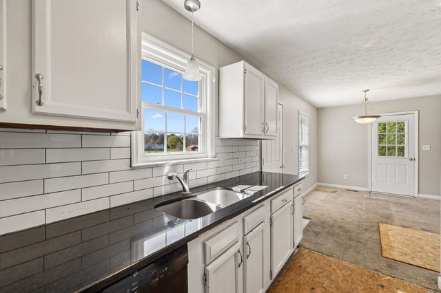 1814 Old County House Rd, White Bluff, TN 37187