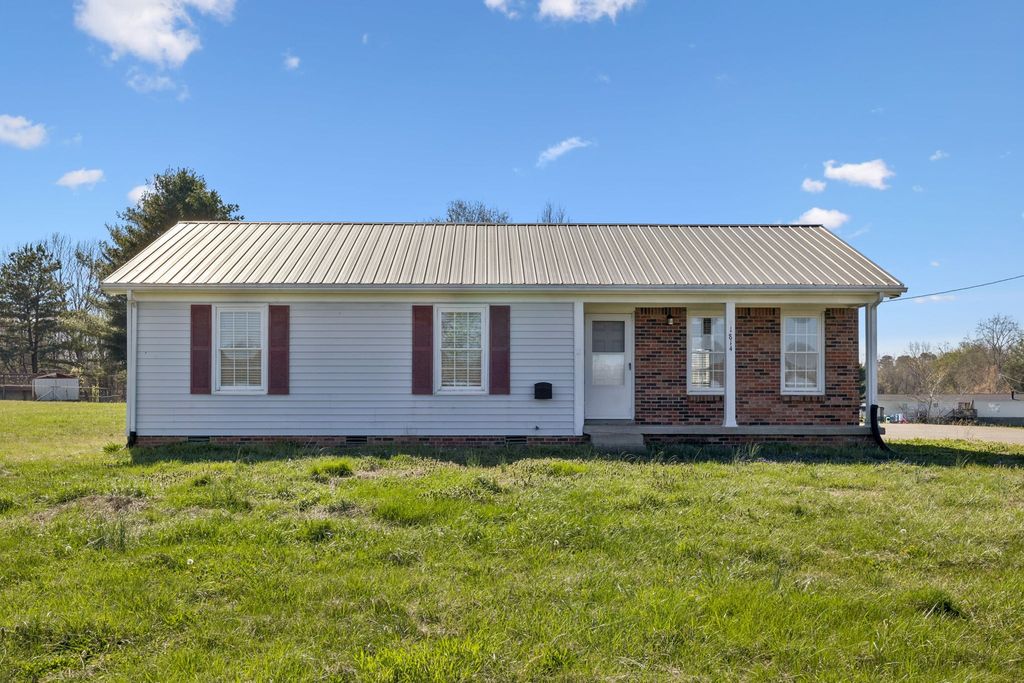 1814 Old County House Rd, White Bluff, TN 37187