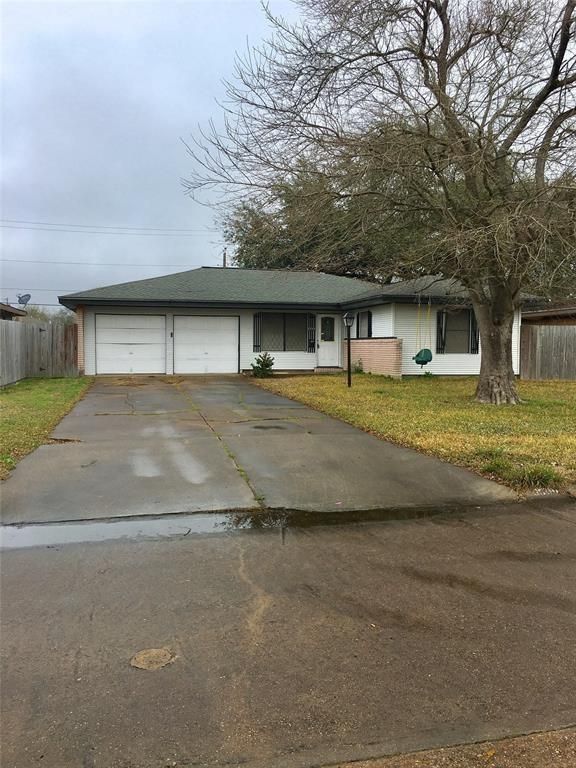 2206 18th Avenue N, Texas City, TX 77590
