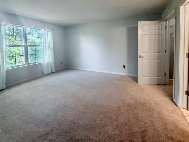 2820 Barclay Way, Ann Arbor, MI 48105