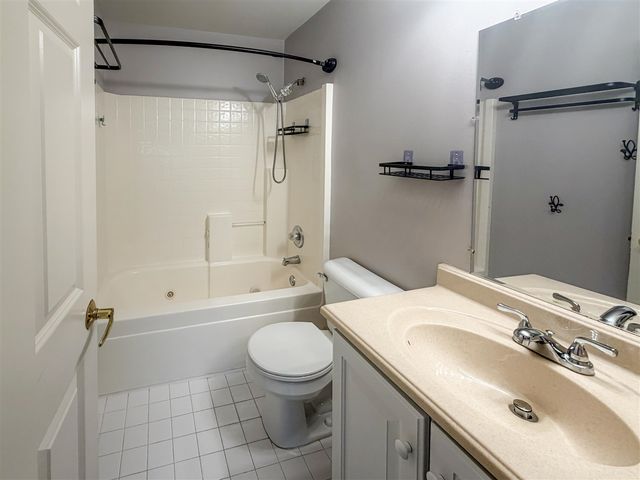 2820 Barclay Way, Ann Arbor, MI 48105