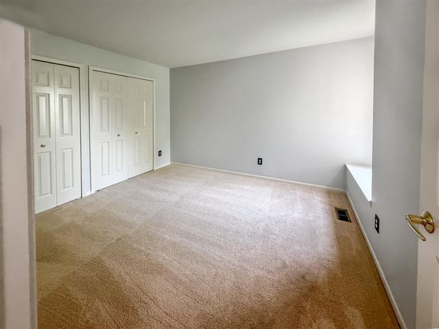 2820 Barclay Way, Ann Arbor, MI 48105