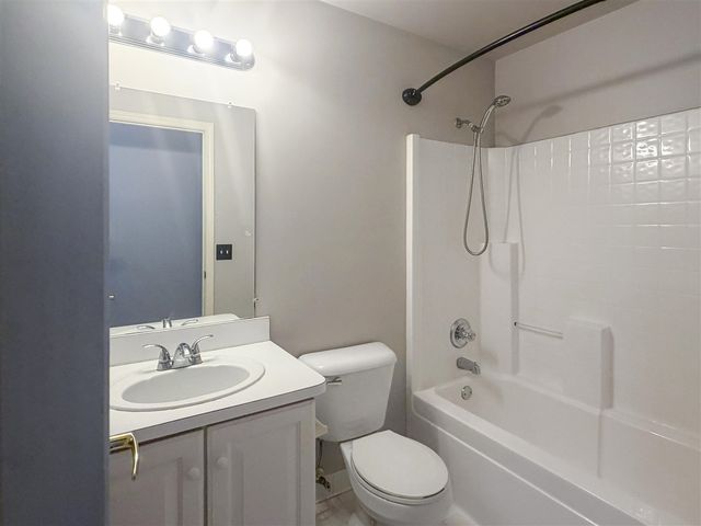 2820 Barclay Way, Ann Arbor, MI 48105