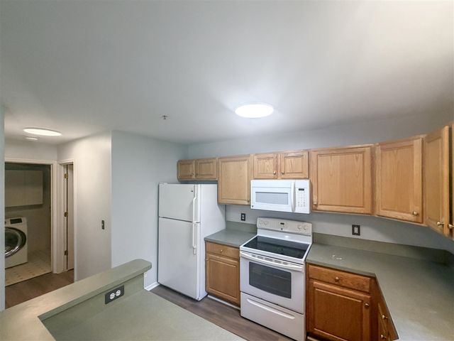 2820 Barclay Way, Ann Arbor, MI 48105