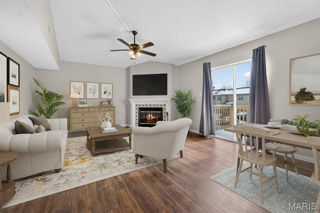 9117 N Swan Circle, St Louis, MO 63144