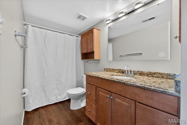 9117 N Swan Circle, St Louis, MO 63144