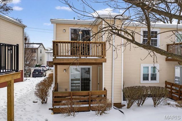 9117 N Swan Circle, St Louis, MO 63144