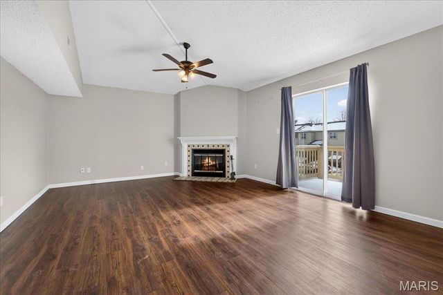 9117 N Swan Circle, St Louis, MO 63144