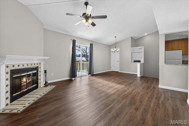 9117 N Swan Circle, St Louis, MO 63144