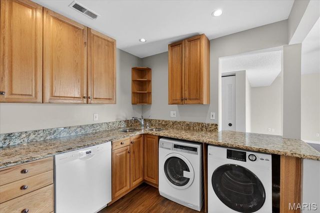 9117 N Swan Circle, St Louis, MO 63144