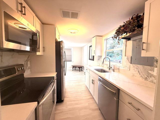 1093 Highview Road, Lantana, FL 33462