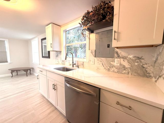 1093 Highview Road, Lantana, FL 33462