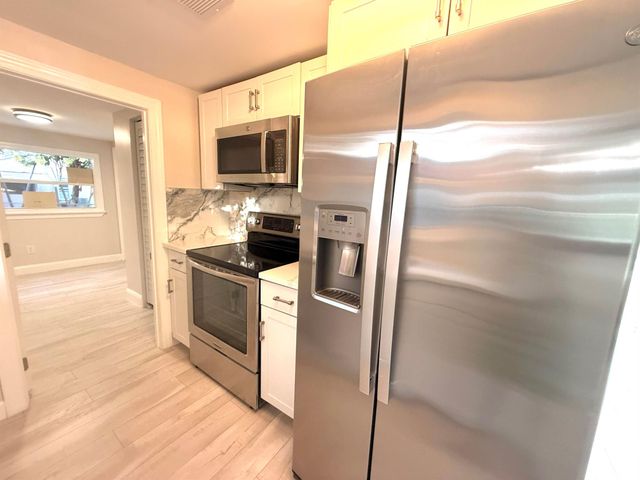 1093 Highview Road, Lantana, FL 33462