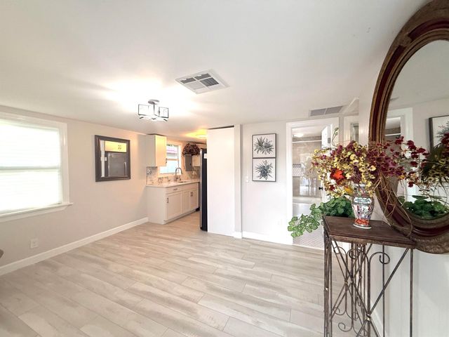 1093 Highview Road, Lantana, FL 33462