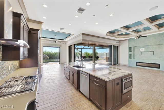 5817 Harbour CIR, Cape Coral, FL 33914