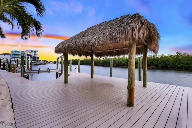 5817 Harbour CIR, Cape Coral, FL 33914