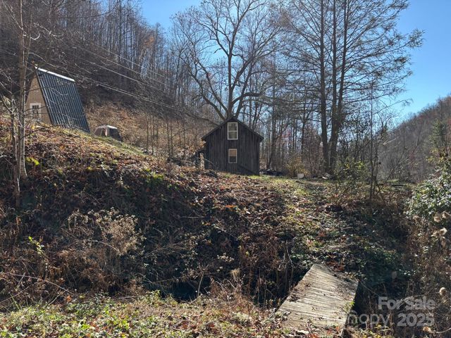 520 Renfro Road, Green Mountain, NC 28740