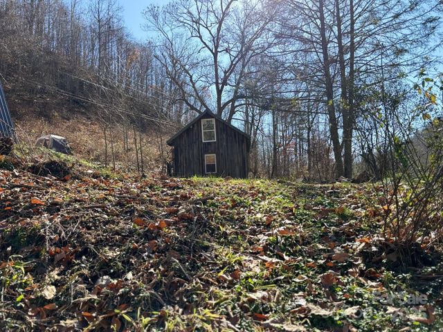 520 Renfro Road, Green Mountain, NC 28740