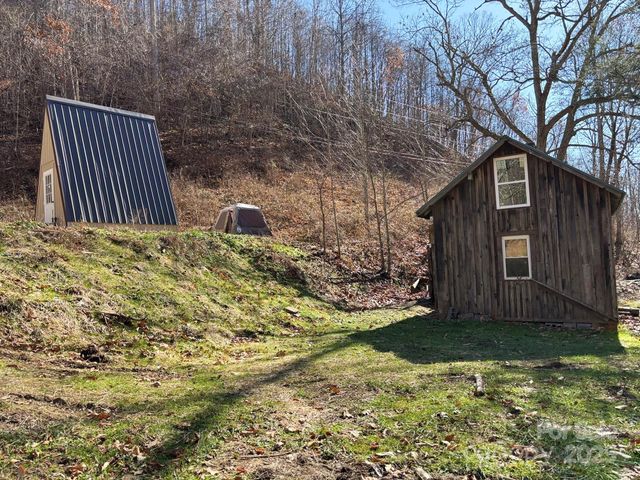 520 Renfro Road, Green Mountain, NC 28740