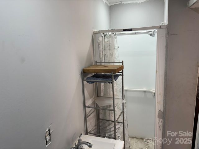 520 Renfro Road, Green Mountain, NC 28740