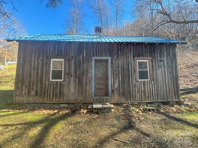 520 Renfro Road, Green Mountain, NC 28740