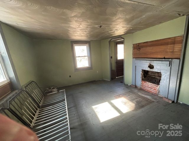 520 Renfro Road, Green Mountain, NC 28740