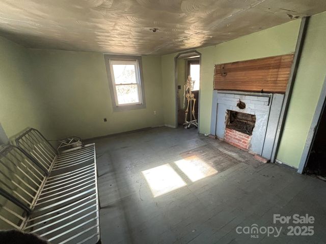 520 Renfro Road, Green Mountain, NC 28740