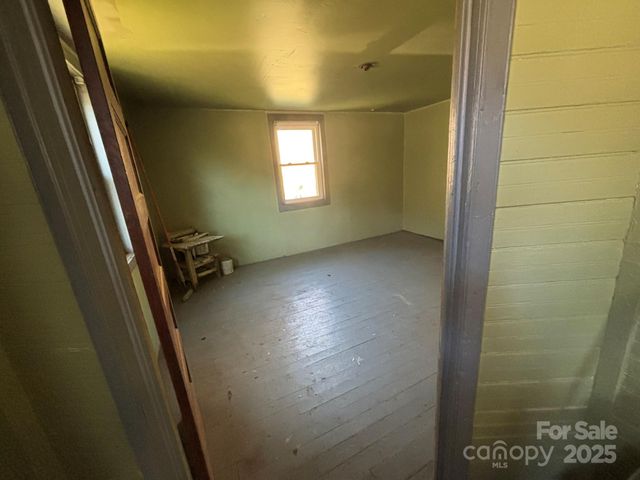 520 Renfro Road, Green Mountain, NC 28740