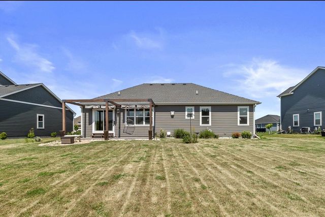 35077 Yahara DRIVE, Summit, WI 53066