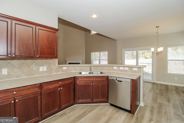 134 Creekwood Trail, Acworth, GA 30102