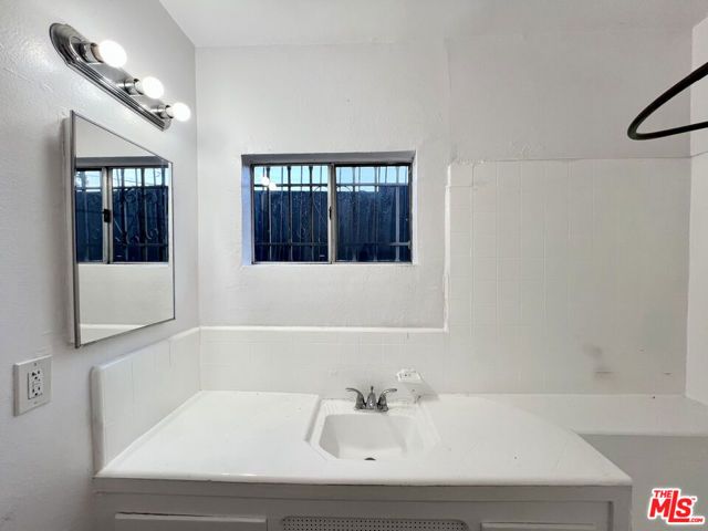 7014 S Western Avenue 2, Los Angeles, CA 90047