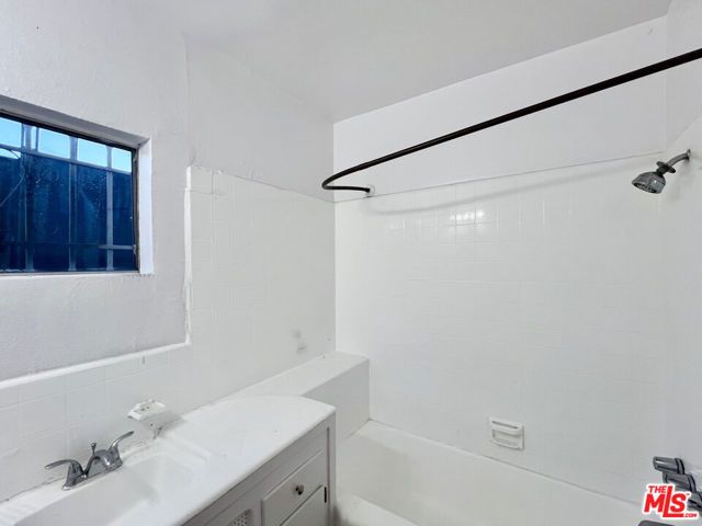 7014 S Western Avenue 2, Los Angeles, CA 90047