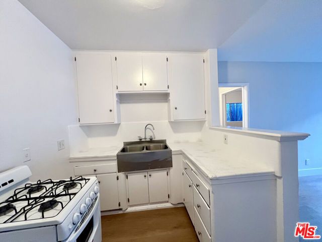 7014 S Western Avenue 2, Los Angeles, CA 90047